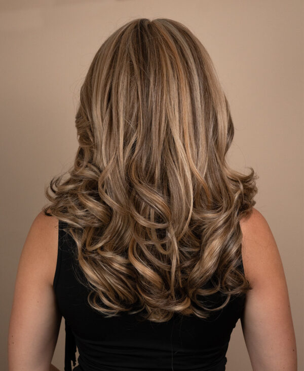 vegan fiber blowout wig 18" blonde highlights.