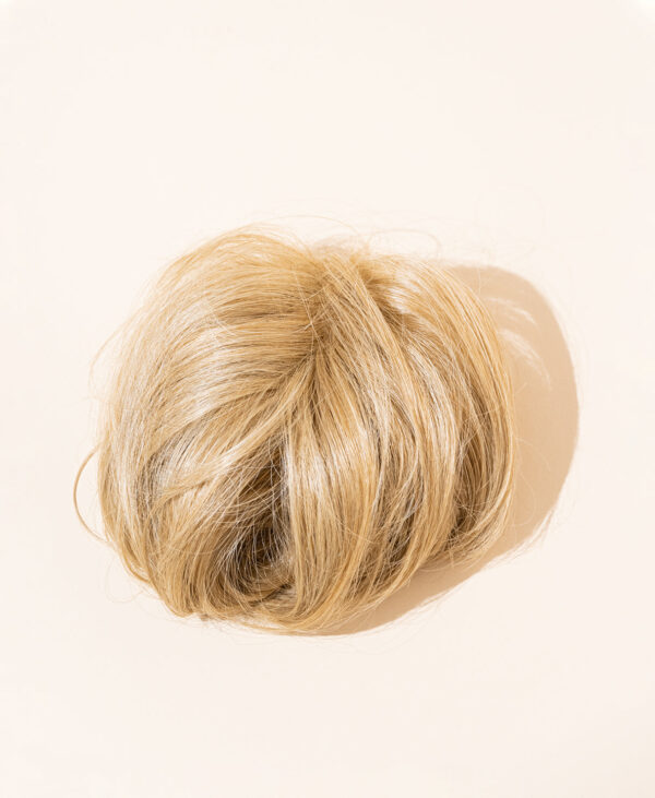 vegan fiber messy bun - honey blonde.