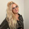 half up/half down #28 honey blonde. - 20"