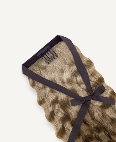 curly ponytail - #10 ash blonde. - 14 inches