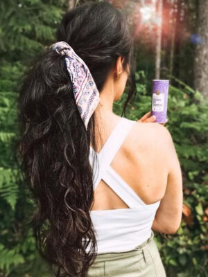 curly ponytail - #1b natural black. - 20 inches