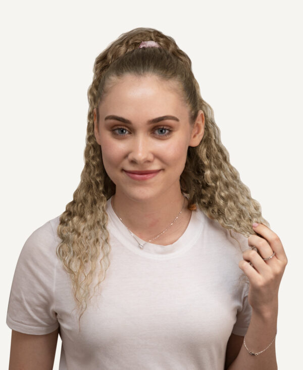 curly ponytail - #10 ash blonde. - 14 inches